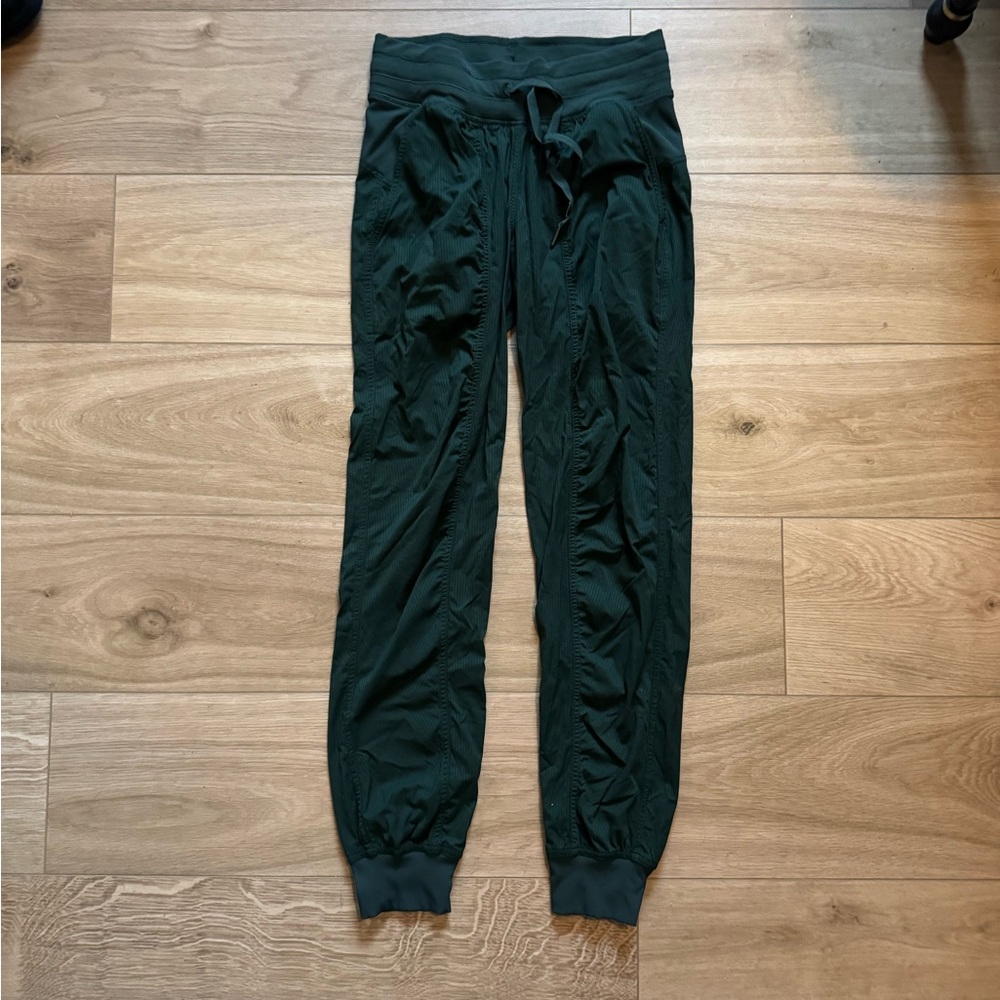 LULULEMON SIZE 4 DANCE STUDIO JOGGERS